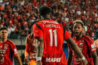 Celebración jugadores del DIM por gol de Yony González (N.° 11). FOTO: COLPRENSA