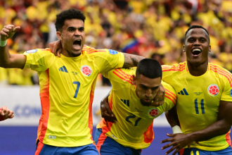 De izquierda a derecha: Luis Díaz, Daniel Muñoz y Jhon Arias. /FOTO: GETTY