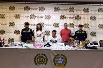 Capturados y droga incautada. FOTO: CORTESÍA POLICÍA METROPOLITANA