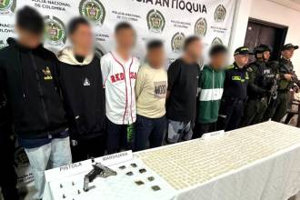 Los capturados durante los allanamientos realizados en Ciudad Bolívar. FOTO: POLICÍA EN ANTIOQUIA