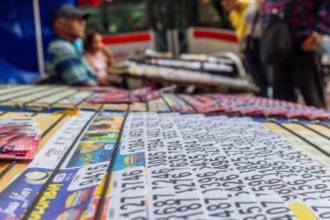 Venta de loterías y chances en Medellín. FOTO: ARCHIVO – CAMILO SUÁREZ
