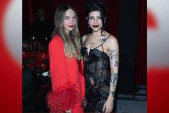 Aunque muchos esperaban tensión en el encuentro, Belinda (izq.) y Cazzu (der.) tuvieron un momento muy cordial. FOTO: IG @belindapop