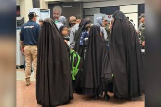 Durante una semana, los nueve adultos permanecieron en un centro migratorio de Medellín. FOTO: MIGRACIÓN COLOMBIA