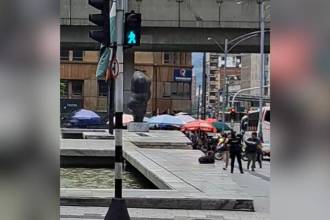 Este fue el paquete sospechoso abandona en pleno parque Berrío. FOTO: CORTESÍA