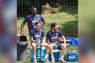 Jackson Martínez (arriba) espera su debut, Juan Fernando Quintero (izq.) aguarda su regreso y Agustín Martegani (der.) celebra su gran momento. FOTO: DIM