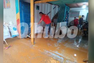 CInundaciones en la comuna 8. FOTO: CRISTIAN VÁSQUEZ 