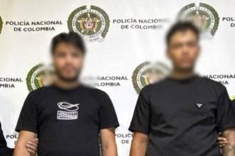 Captura de Sebastián Sánchez y Jhon Esneider Muñoz, vinculados a cinco hurtos en Medellín. FOTO: POLICÍA METROPOLITANA VALLE DE ABURRÁ 