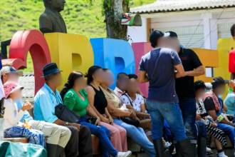 Las familias están en el casco urbano de Briceño recibiendo acompañamiento de las autoridades. FOTO: ARCHHIVO - CAMILO SUÁREZ