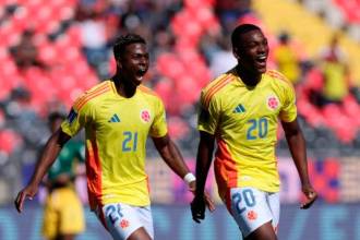 Neiser (21), que fue la figura absoluta con un espectacular hat-trick en el partido, recibió una tarjeta amarilla que lo deja por fuera de la semifinal. /FOTO: FIFA