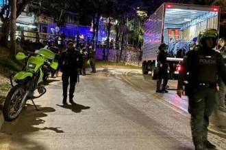 Las motos inmovilizadas eran montadas en camiones luego de realizar intervención en distintos puntos. FOTO: SECRETARÍA DE MOVILIDAD DE MEDELLÍN