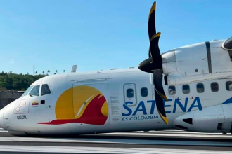 Así quedó el avión de Satena tras el incidente. /FOTO: X @MAndreaNieto