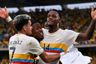 Jhon Jader Durán (der.) ajustó su quinta anotación con Colombia y su segunda en estas eliminatorias. /FOTO: INSTAGRAM @jaderduran9