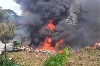 Vecinos de la zona fueron los primeros en auxiliar a los heridos. FOTO: TOMADA DE VIDEO 