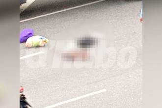 Usuarios en redes sociales cuestionan que no optara por cruzar el puente peatonal. FOTO: Q’HUBO