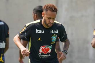 El jugador brasileño Neymar Jr. volvió a entrenamiento con la Selección de Brasil. FOTO: @SANTOSFC