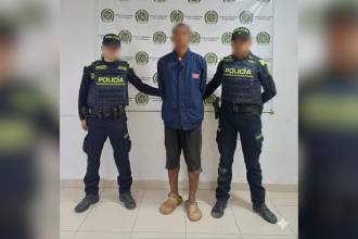 El presunto asesino tras ser capturado en Coveñas. FOTO: POLICÍA NACIONAL