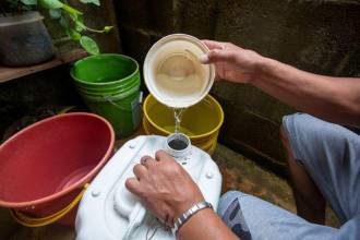 Atento a los sectores que tendrán cortes de agua para que recoja y no quede embalado. / FOTO: ARCHIVO