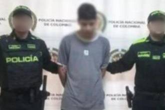 El señalado agresor tras ser capturado por la Policía. FOTO: POLICÍA METROPOLITANA VALLE DE ABURRÁ 