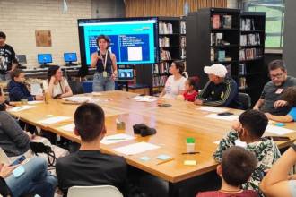 Clubes de inglés en bibliotecas públicas de Medellín. FOTO: ALCALDÍA DE MEDELLÍN 