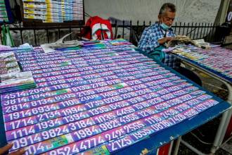 Venta de loterías en Medellín. FOTO: JUAN ANTONIO SÁNCHEZ 