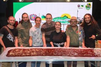 En Támesis crearon la chocolatina artesanal más grande de Colombia. FOTO: ALCALDÍA DE TÁMESIS