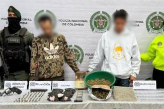 Captura de alias Tokis (izq.), señalado coordinador del grupo delincuencial La Sierra. FOTO: POLICÍA METROPOLITANA DEL VALLE DE ABURRÁ