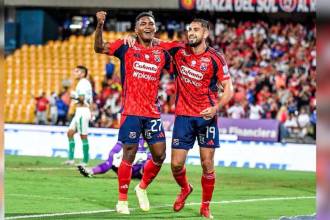 Brayan León (izq.) será baja, pero Francisco Fydriszewski (der.) está listo pa brillar. /FOTO: COLPRENSA