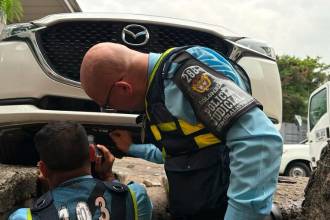 En uno de los casos, las autoridades hallaron e inmovilizaron el vehículo que arrolló a un hombre y la mujer que lo conducía fue vinculada a la investigación. FOTO: CORTESÍA