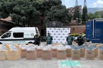 Las cajetillas fueron llevadas a una sede oficial par luego iniciar su proceso de destrucción. FOTO: POLICÍA NACIONAL