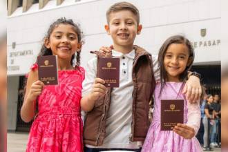Aproveche para que obtenga el pasaporte para sus hijos sin citas, de forma ágil y sin filas ni contratiempos. / FOTO: GOBERNACIÓN DE ANTIOQUIA