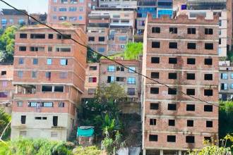 Obras ilegales en el cerro de Las Tres Cruces. FOTO: ALCALDÍA DE MEDELLÍN
