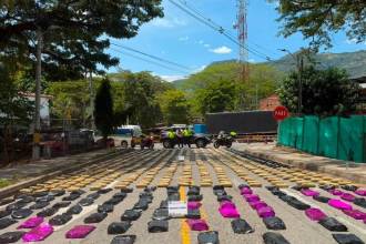 Esta es la cantidad de droga que encontraron en el campero. FOTO: POLICÍA ANTIOQUIA