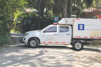 Investigadores del CTI de la Fiscalía se encargaron de la inspección judicial al cadáver. FOTO: ARCHIVO