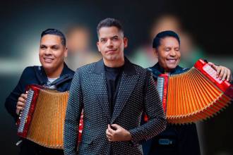 De izquierda a derecha: Samir Vence Romero, el acordeonero; Israel David Romero, el vocalista; y el Pollo Isra, director y acordeonero fundador. CORTESÍA