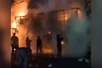 El Ejército y los Bomberos llegaron al lugar para contener la situación. FOTO: FACEBOOK JAMUNDÍ INFÓRMATE