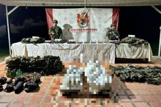 Los cuerpos de los dos presuntos integrantes del Clan del Golfo que fueron neutralizados en Anorí. FOTO: SÉPTIMA DIVISIÓN