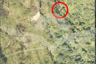 La topografía del terreno y las recientes lluvias han dificultado el acceso al lugar. FOTO: FUERZA AÉREA COLOMBIANA