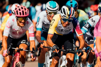 Egan Bernal da la guerra en el Giro de Italia para mantenerse en el Top 10 de la clasificación general. /FOTO: INSTAGRAM @eganbernal