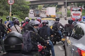 Mientras las autoridades realizaban las labores judiciales, la Regional tuvo cierre temporal. / FOTO: DENUNCIAS ANTIOQUIA