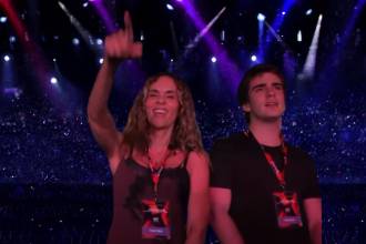 Karen Martínez y su hijo Dante acompañaron a Juanes en uno de sus conciertos. FOTO: INSTAGRAM DE KAREN MARTÍNEZ 