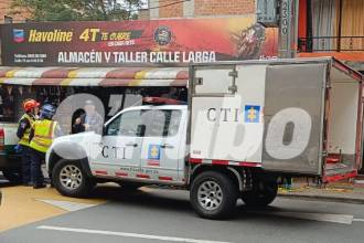 El CTI de la Fiscalía se encargó de la inspección judicial al cuerpo de este hombre. FOTO: CRISTIAN VÁSQUEZ