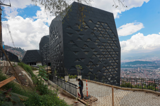 Biblioteca España ubicada en Santo Domingo Savio de Medellín al 2025. / FOTO: ESNEYDER GUTIÉRREZ