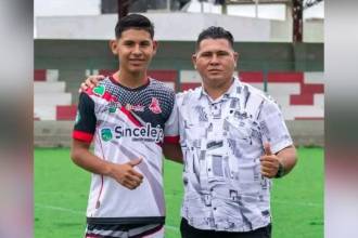 Joel (izquierda) casi siempre era acompañado por su padre Orangel (derecha) a los partidos de fútbol. /FOTO: TOMADA DE EL UNIVERSAL