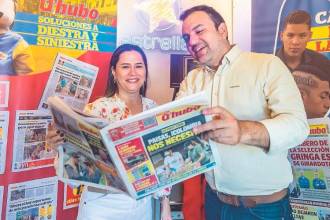 Q’HUBO y Estrella Estéreo se juntaron en la casita del Pueblito Paisa para dar inicio a esta unión. En la foto: Beatriz López Correa, gerente general (e) de la casa editorial El Colombiano; y Jesús Atilano Ramos Kleber, gerente general de Estrella Grupo Empresarial.