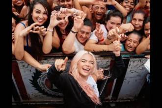 Con esta apuesta, Karol G demuestra que no solo es exitosa en la parte artística y musical, sino que también es un apoyo para las mujeres en la construcción de mejores futuros. / FOTO: CORTESÍA 