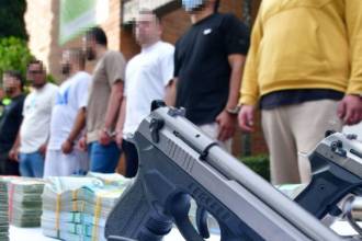 Una banda internacional cayó en Medellín por tumbar a cientos de personas con plataformas falsas. / FOTO: FISCALÍA