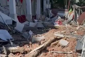 Daños estructurales y una persona fallecida dejaron el terremoto en Indonesia. FOTO: CAPTURA DE VIDEO YOUTUBE WION