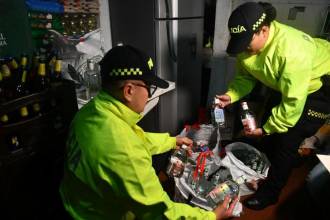 El licor adulterado se comercializaba en una tienda cercana al alambique. FOTO: CORTESÍA POLICÍA METROPOLITANA