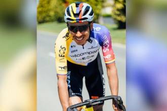 Solo van 2 etapas y Egan Bernal ya demostró a qué fue y por qué ya fue campeón de la Corsa Rosa. FOTO: X NETCOMPANY INEOS.