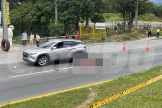 Escena del accidente a los pocos minutos de haber ocurrido. La vía tuvo que ser cerrada por cerca de 2 horas. FOTO: SINDY VALLE